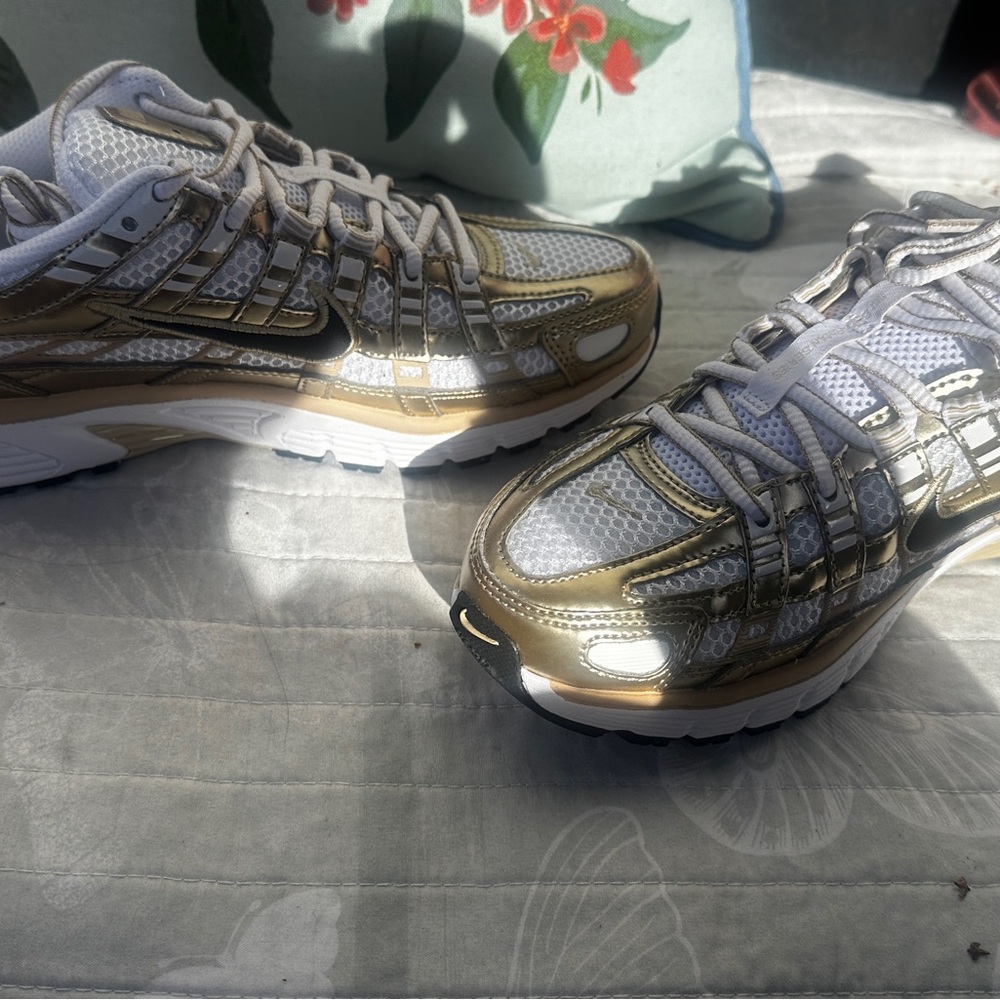 Nike P-6000 GLD Women's Sneakers in Black and White - Picture 3 of 7